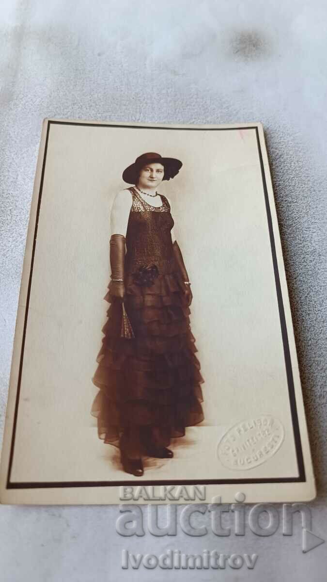 Photo Woman in a black dress 1932