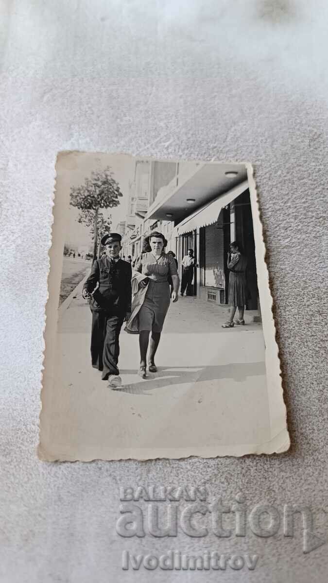 Photo Varna A student and a woman on a walk 1942