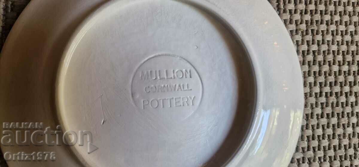 Delivery of Vintage painted children's plate, signature, seal. Delivery of Vintage painted children's plate, signature, seal.