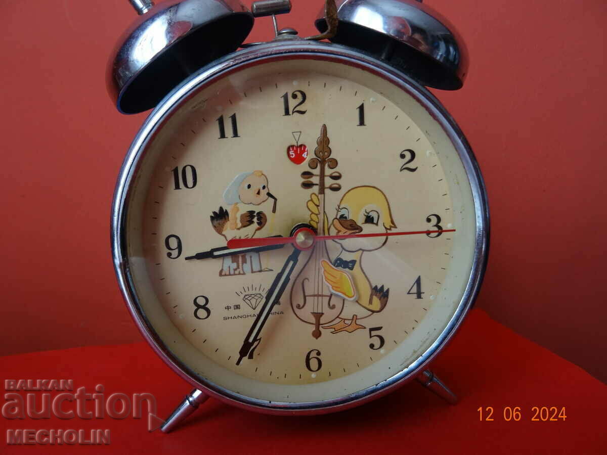 COLLECTIBLE CHINESE ALARM CLOCK CHICKEN MUSICIAN with price 70.00 BGN | € 35.79