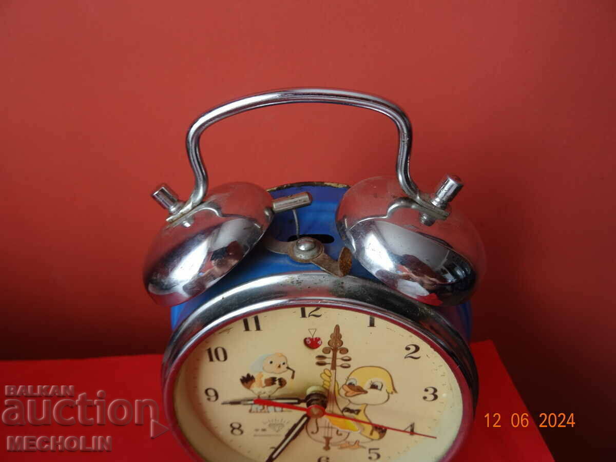 Auction  COLLECTIBLE CHINESE ALARM CLOCK CHICKEN MUSICIAN