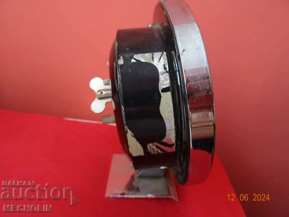 COLLECTIBLE CHINESE ALARM CLOCK 2D FISH 6 - 7 COLLECTIBLE CHINESE ALARM CLOCK 2D FISH 6 - 7