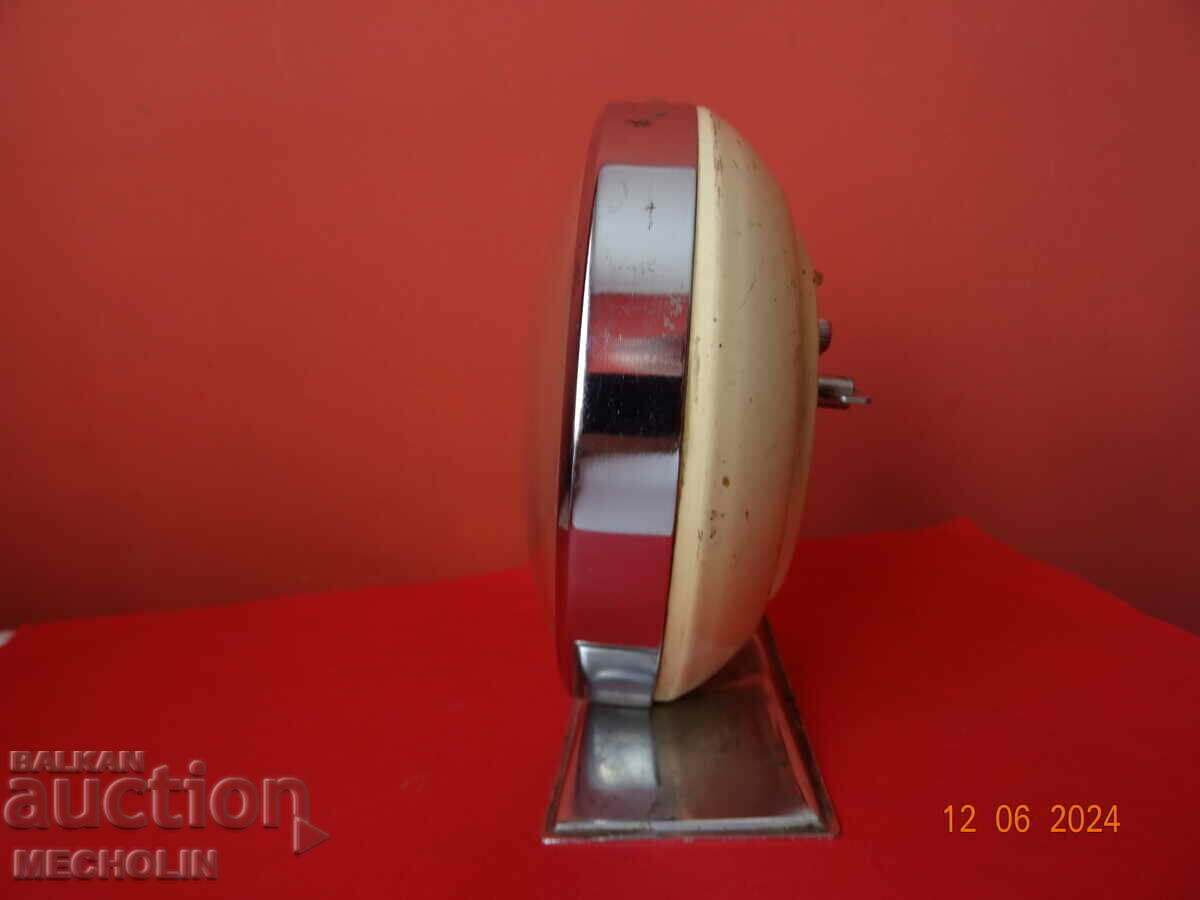 Auction COLLECTIBLE CHINESE ALARM CLOCK 2D CHICKEN 2 Auction COLLECTIBLE CHINESE ALARM CLOCK 2D CHICKEN 2