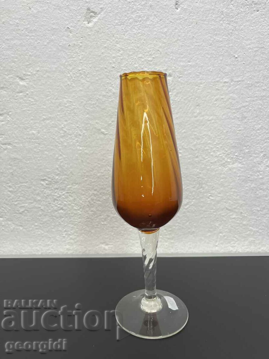 Стилна вазичка от цветно стъкло. №5508