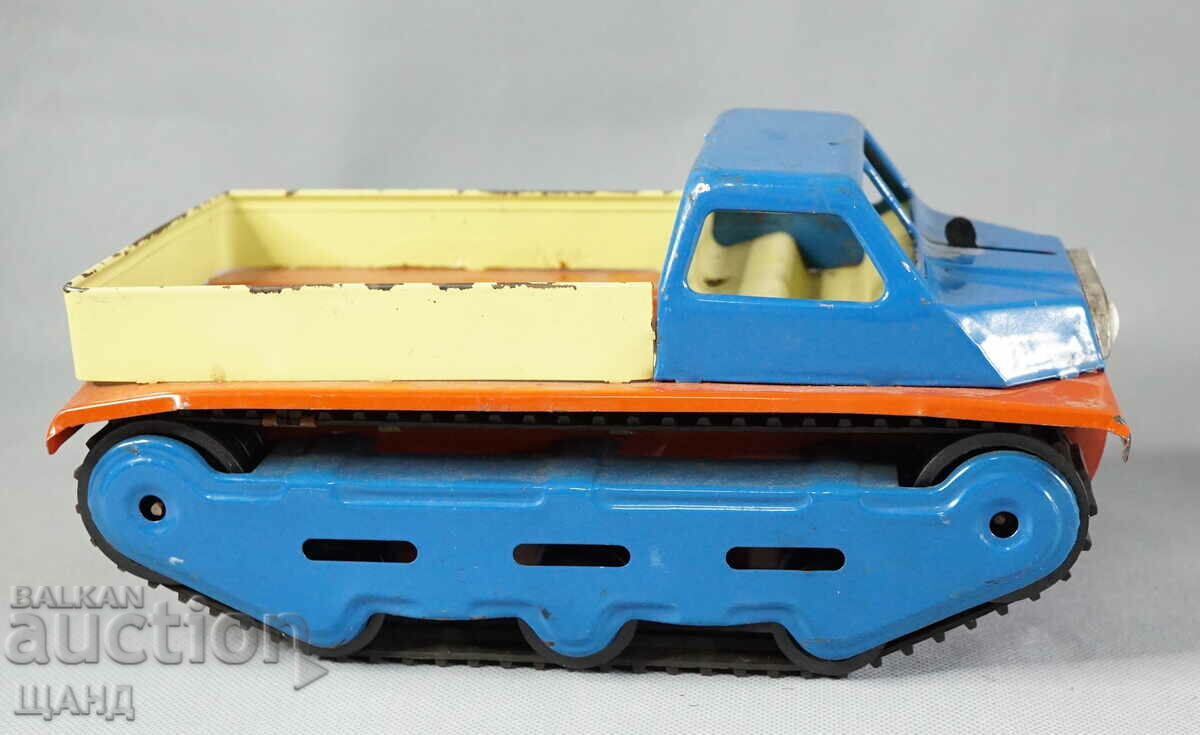 Vechi model rusesc de jucărie din metal, camion cu șenile