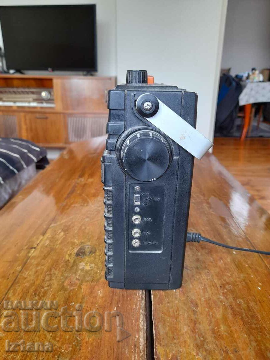 Delivery of Old Silver radio cassette player Delivery of Old Silver radio cassette player