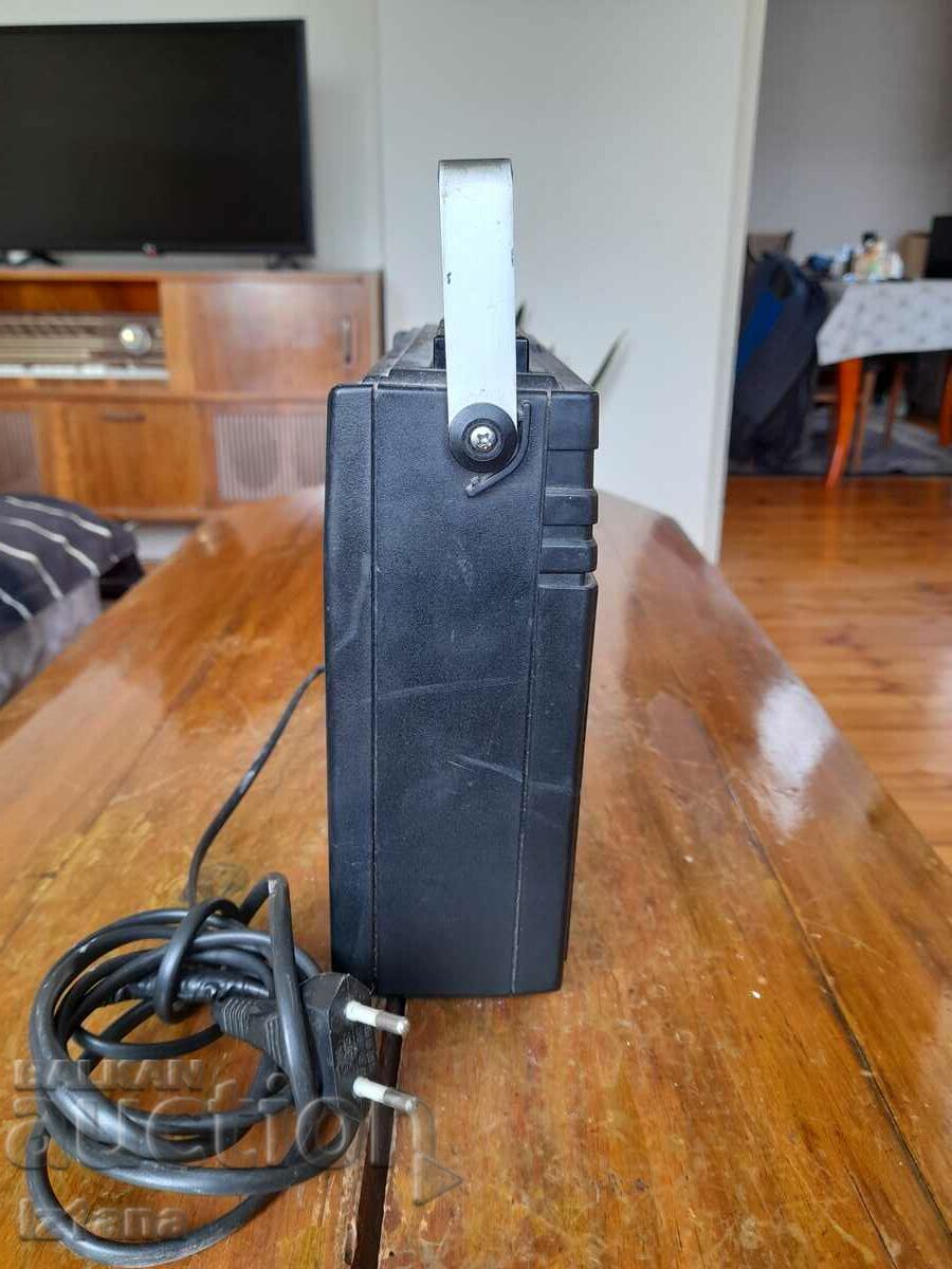 Old Silver radio cassette player - 7 Old Silver radio cassette player - 7