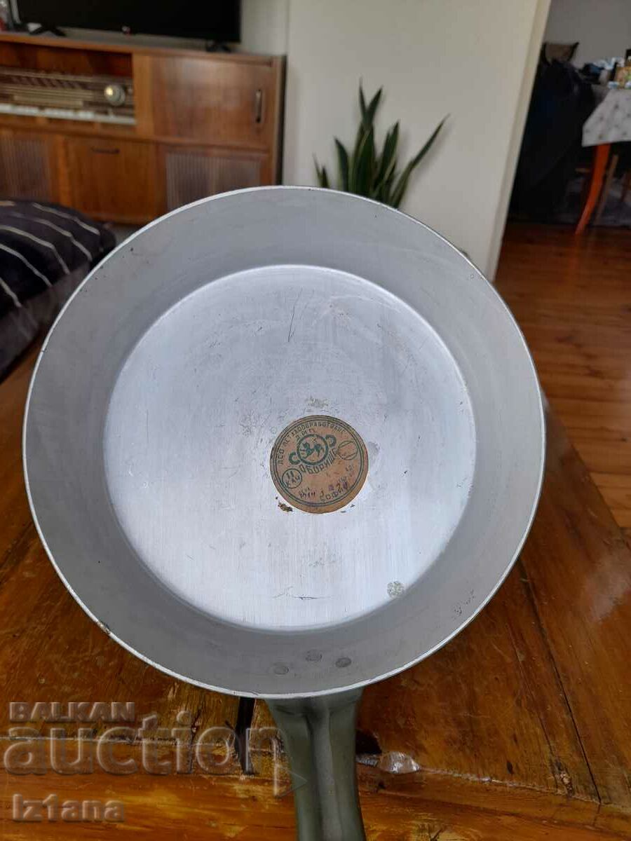 Old aluminum pan with price 37.00 BGN | € 18.92 Old aluminum pan with price 37.00 BGN | € 18.92