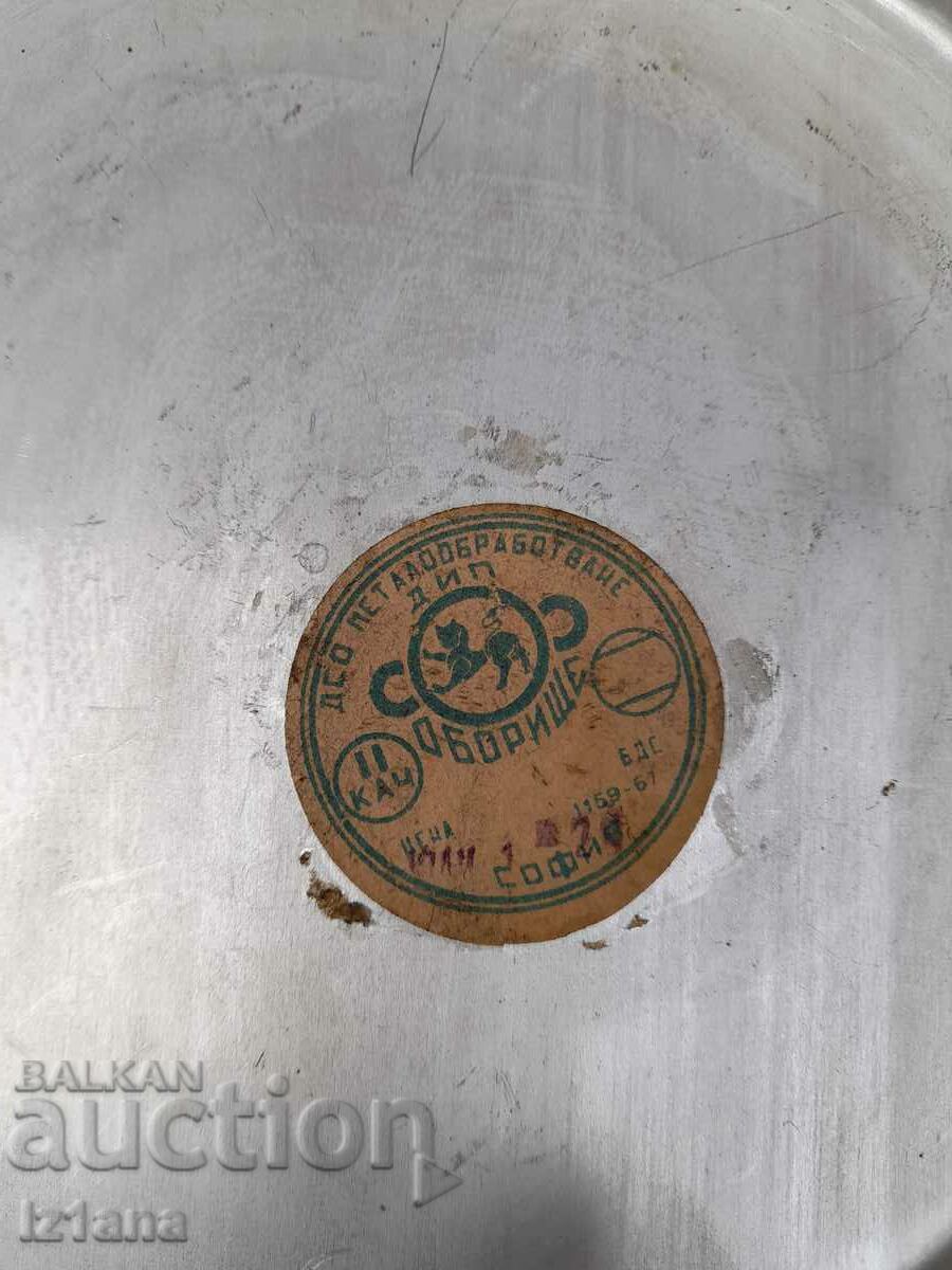 Auction Old aluminum pan Auction Old aluminum pan