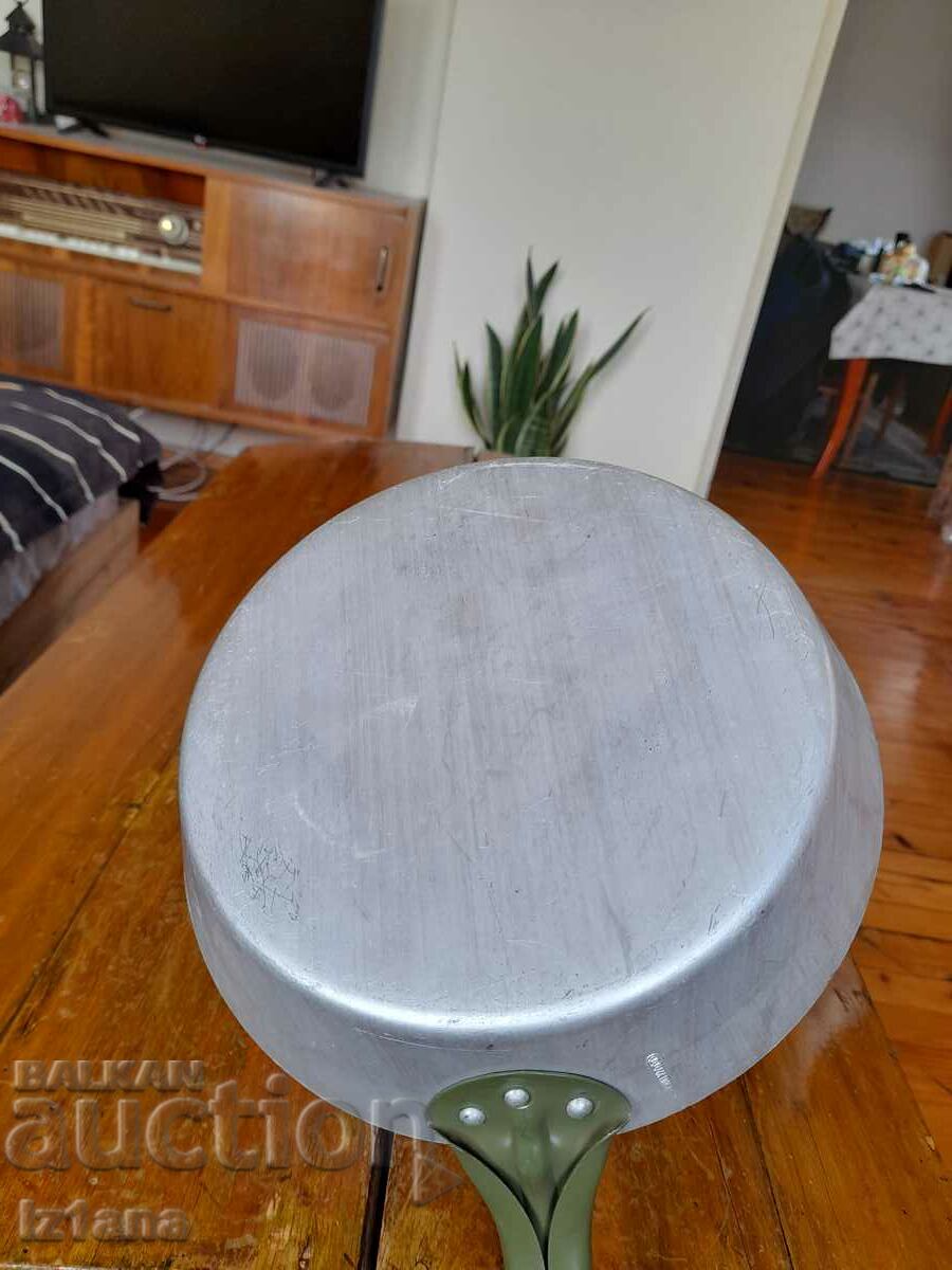 Delivery of Old aluminum pan Delivery of Old aluminum pan