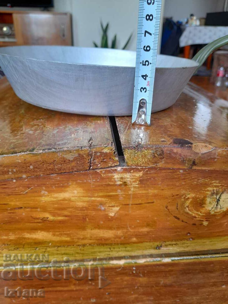 Old aluminum pan - 6 Old aluminum pan - 6