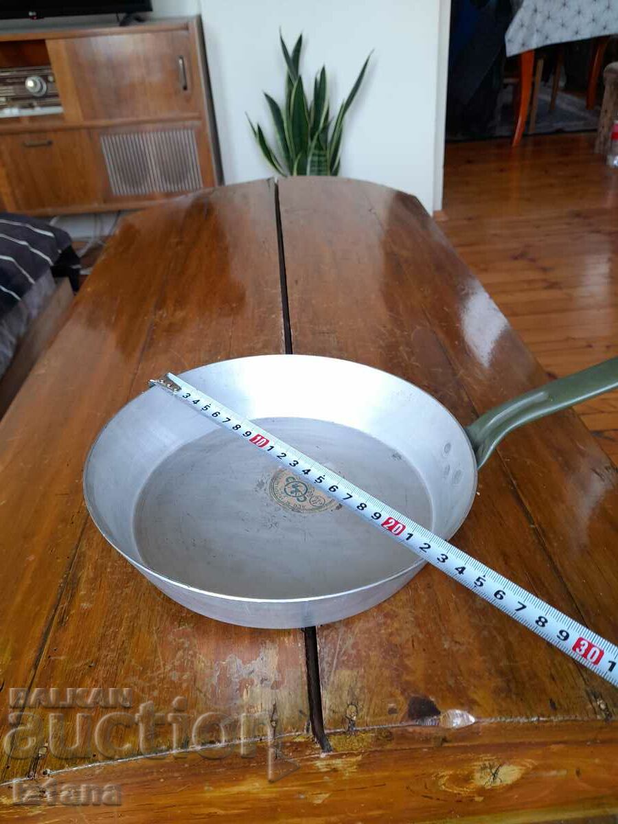 Old aluminum pan - 7 Old aluminum pan - 7