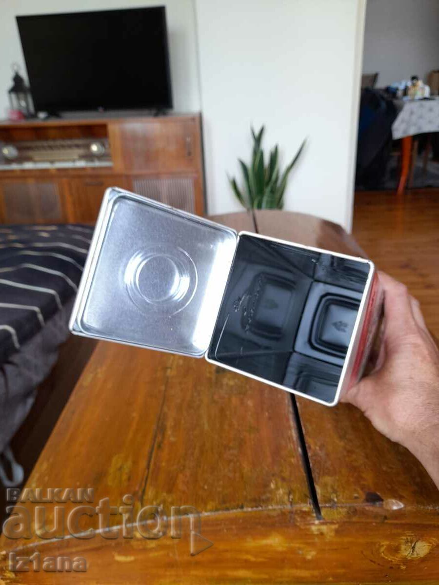 An old Johnnie Walker can - 6 An old Johnnie Walker can - 6