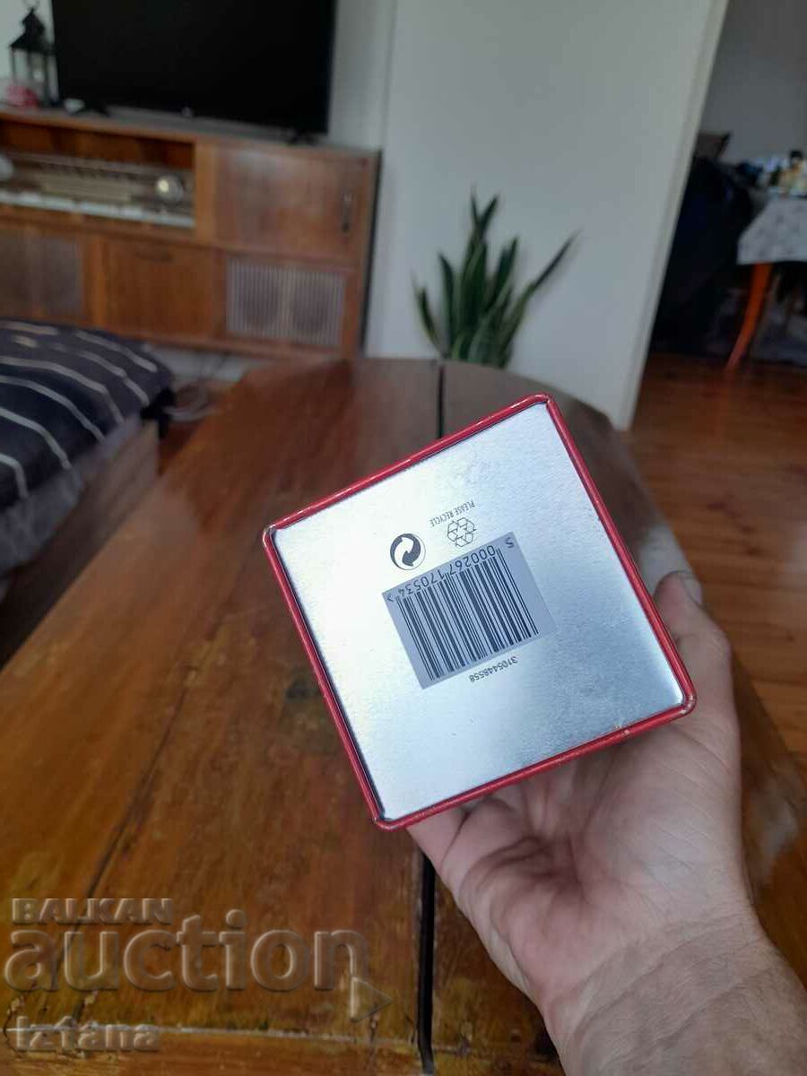 An old Johnnie Walker can - 7 An old Johnnie Walker can - 7