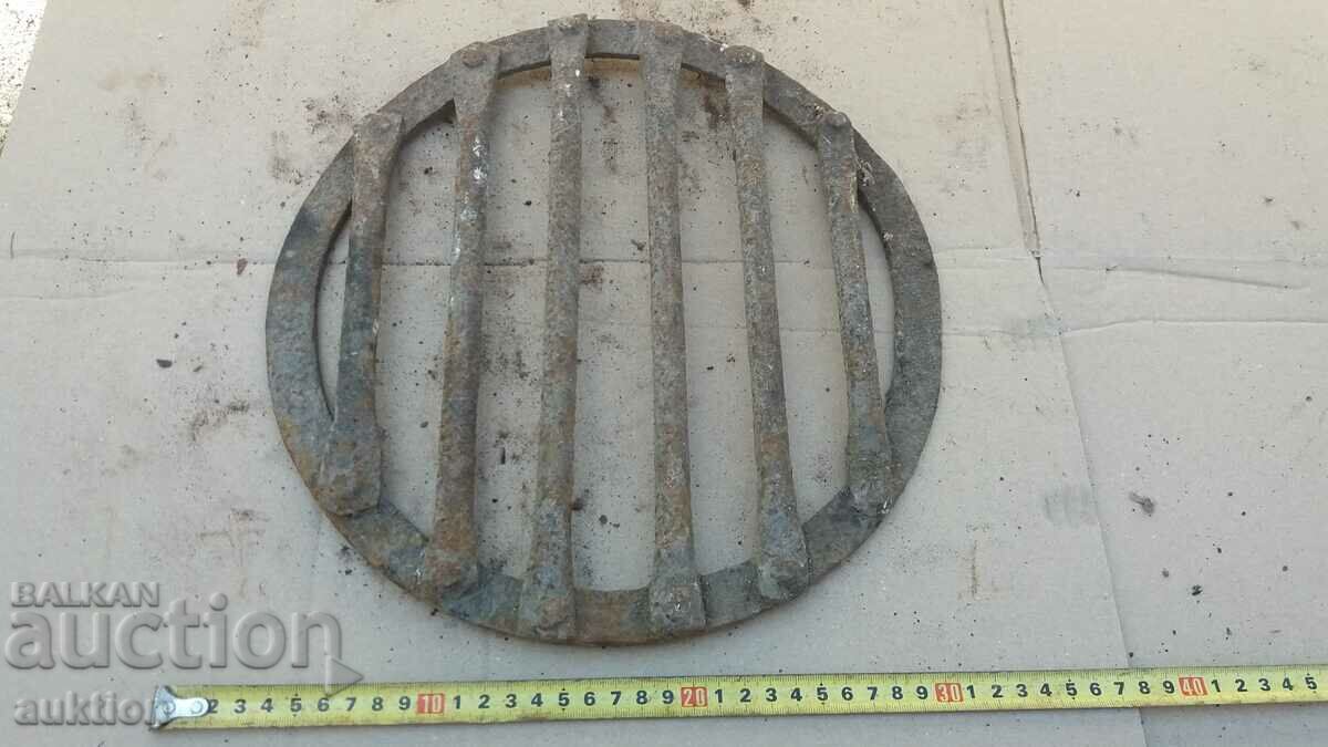 MASSIVE FORGED METAL GRILL with price 15.99 BGN | € 8.18