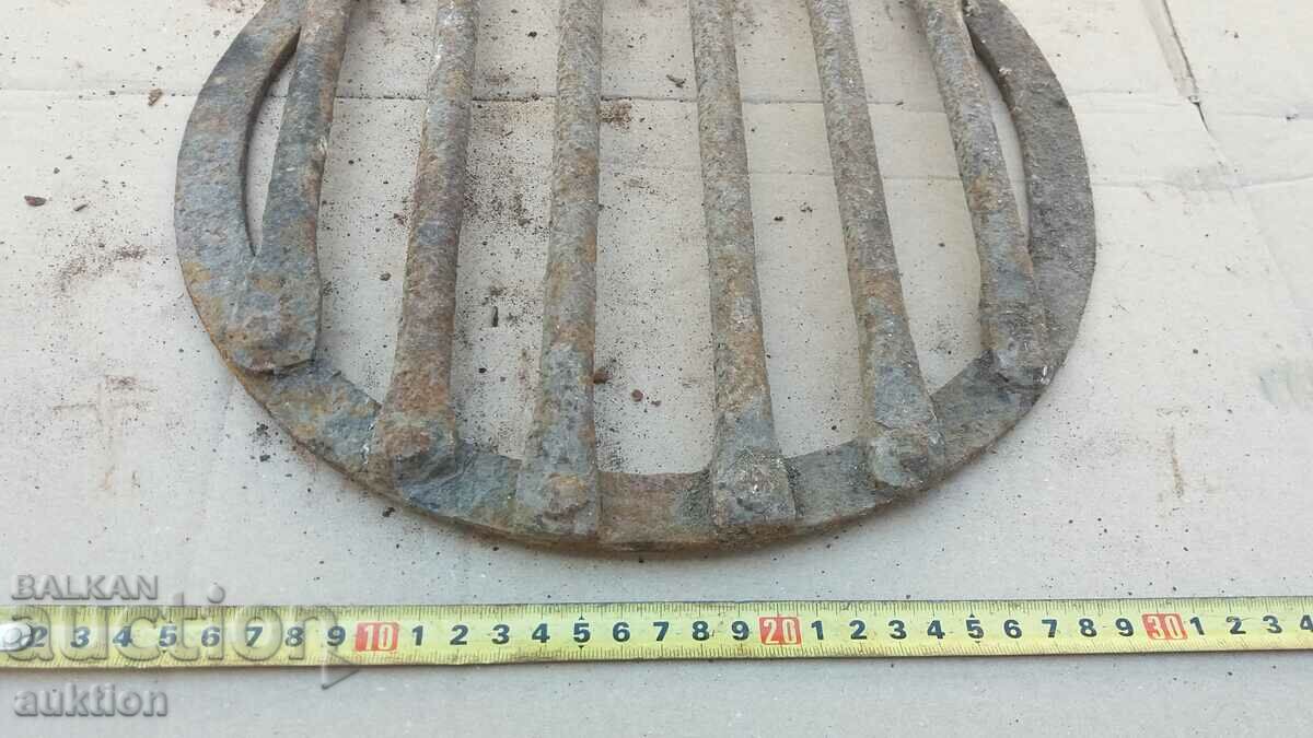 Auction  MASSIVE FORGED METAL GRILL