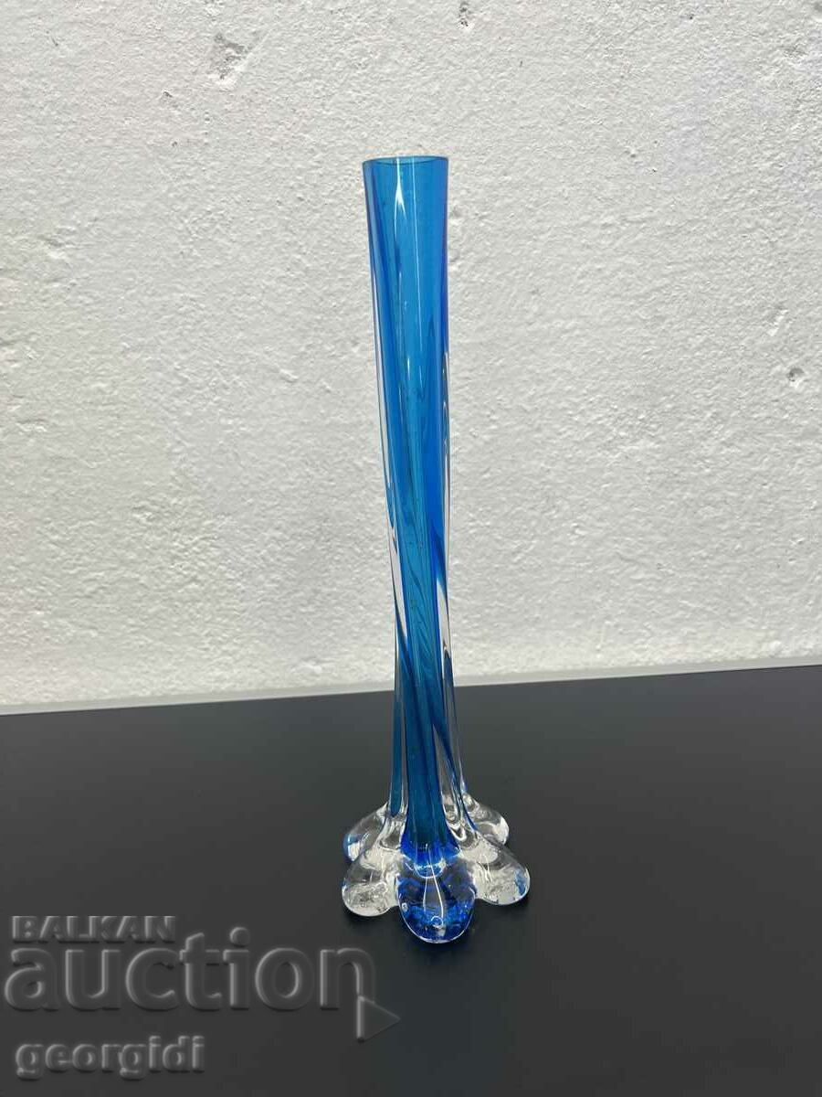 Стилна ваза от цветно стъкло. №5513