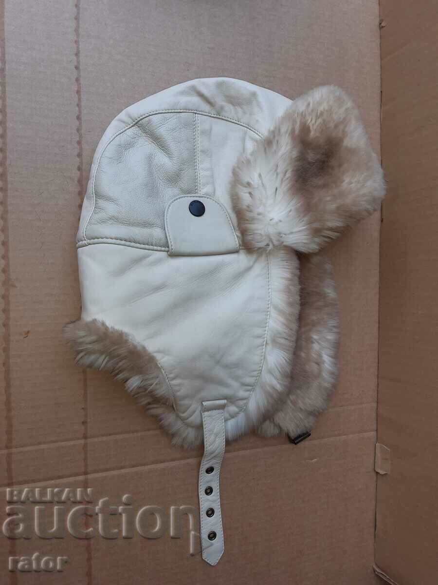 Beautiful women's earring, hat with price 15.00 BGN | € 7.67 Beautiful women's earring, hat with price 15.00 BGN | € 7.67