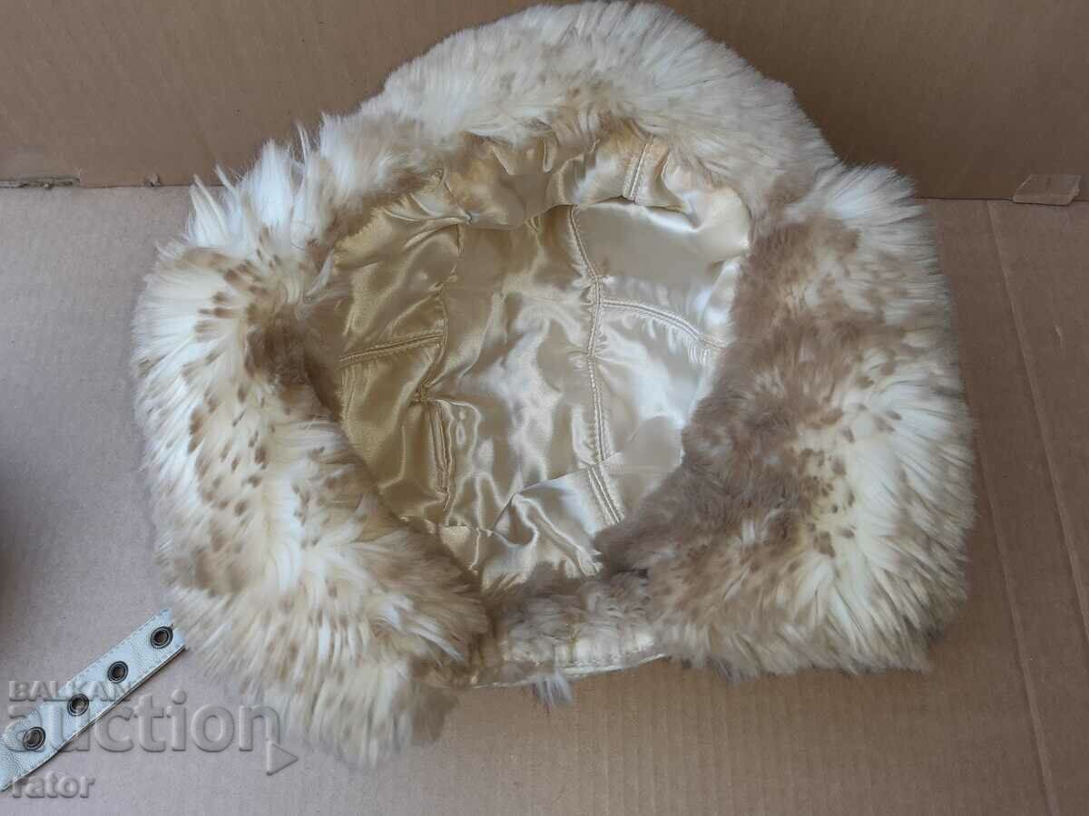 Delivery of Beautiful women's earring, hat Delivery of Beautiful women's earring, hat