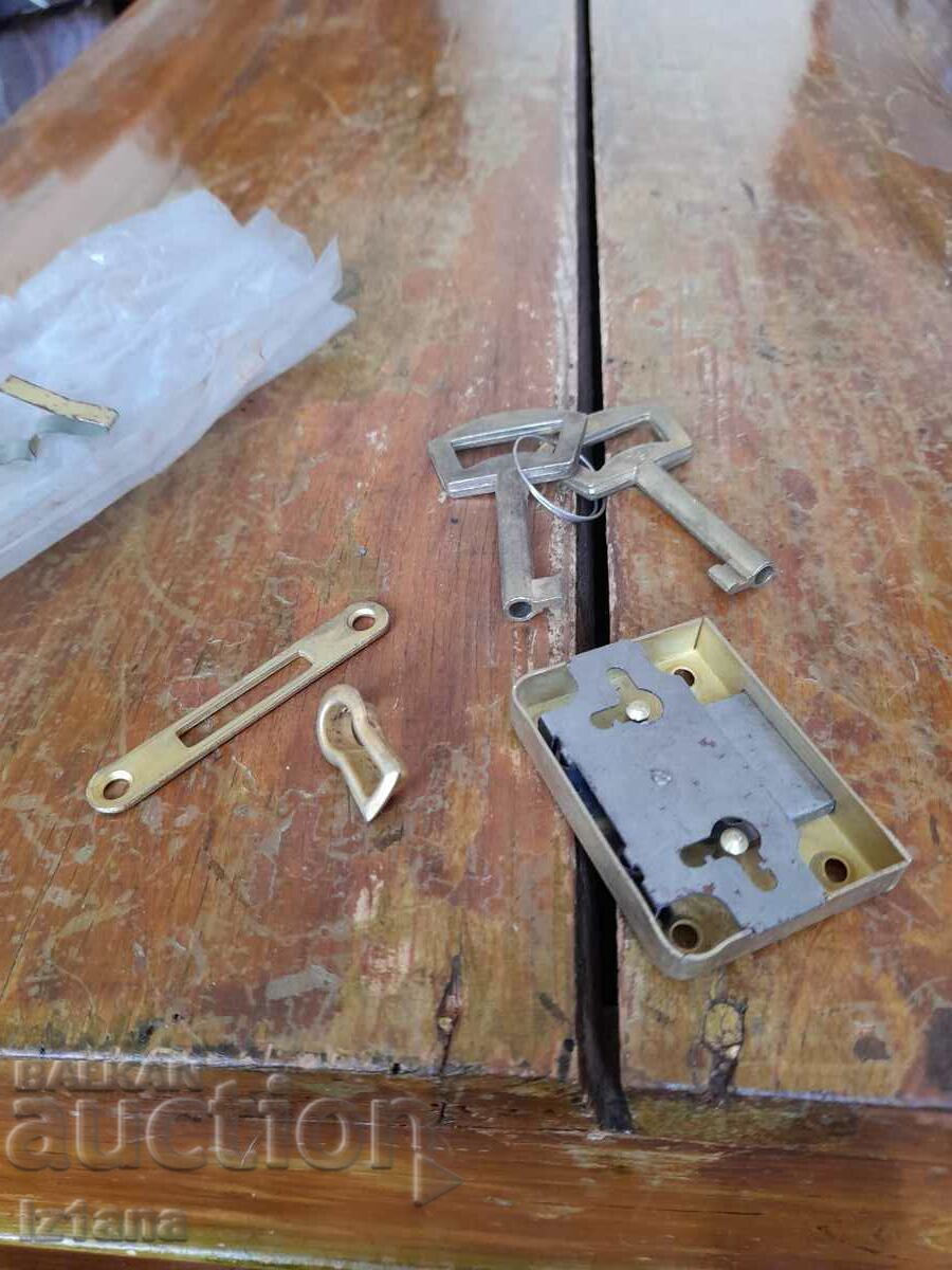 Old lock, padlock with price 27.00 BGN | € 13.80 Old lock, padlock with price 27.00 BGN | € 13.80