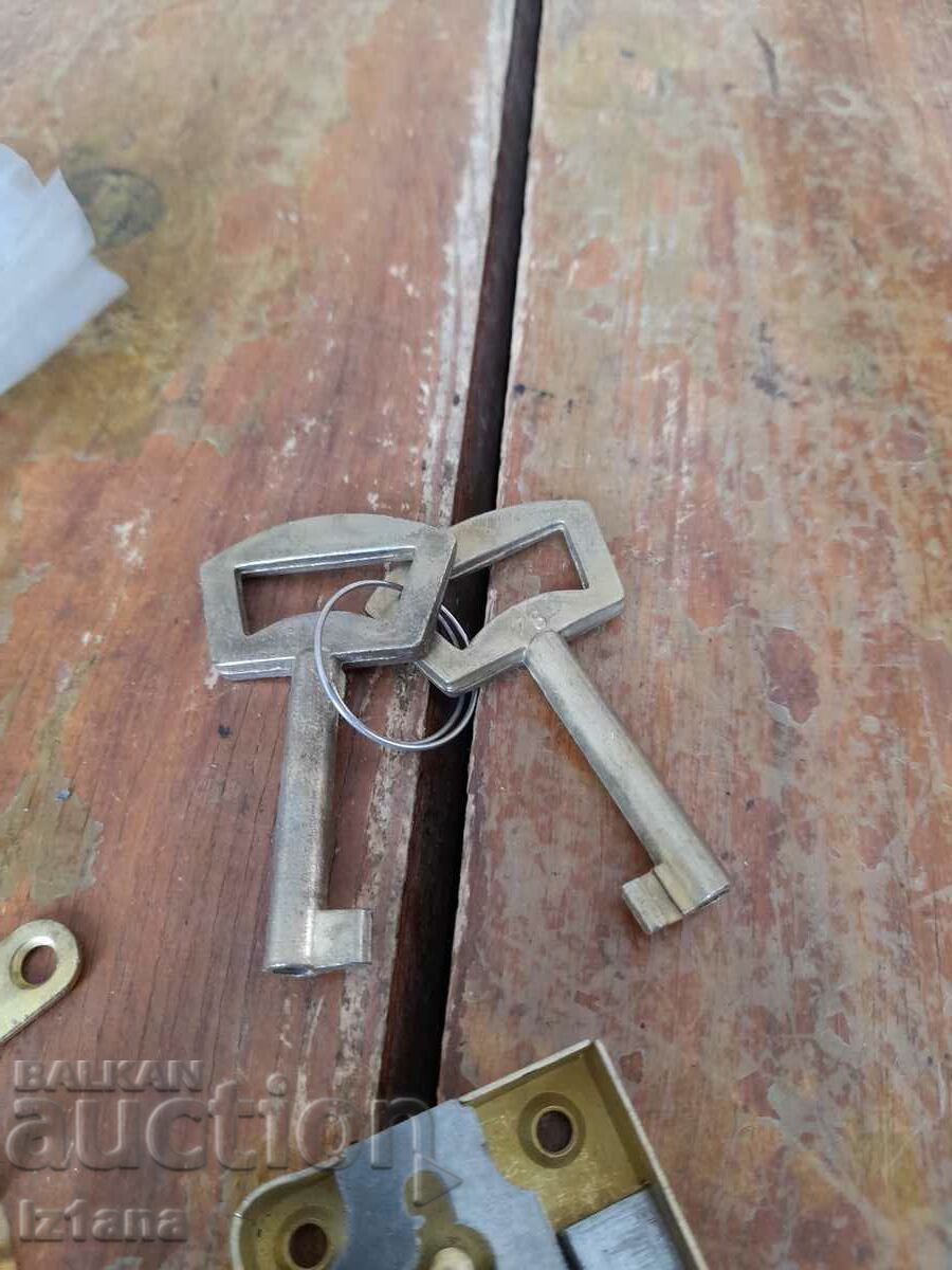 Delivery of Old lock, padlock Delivery of Old lock, padlock