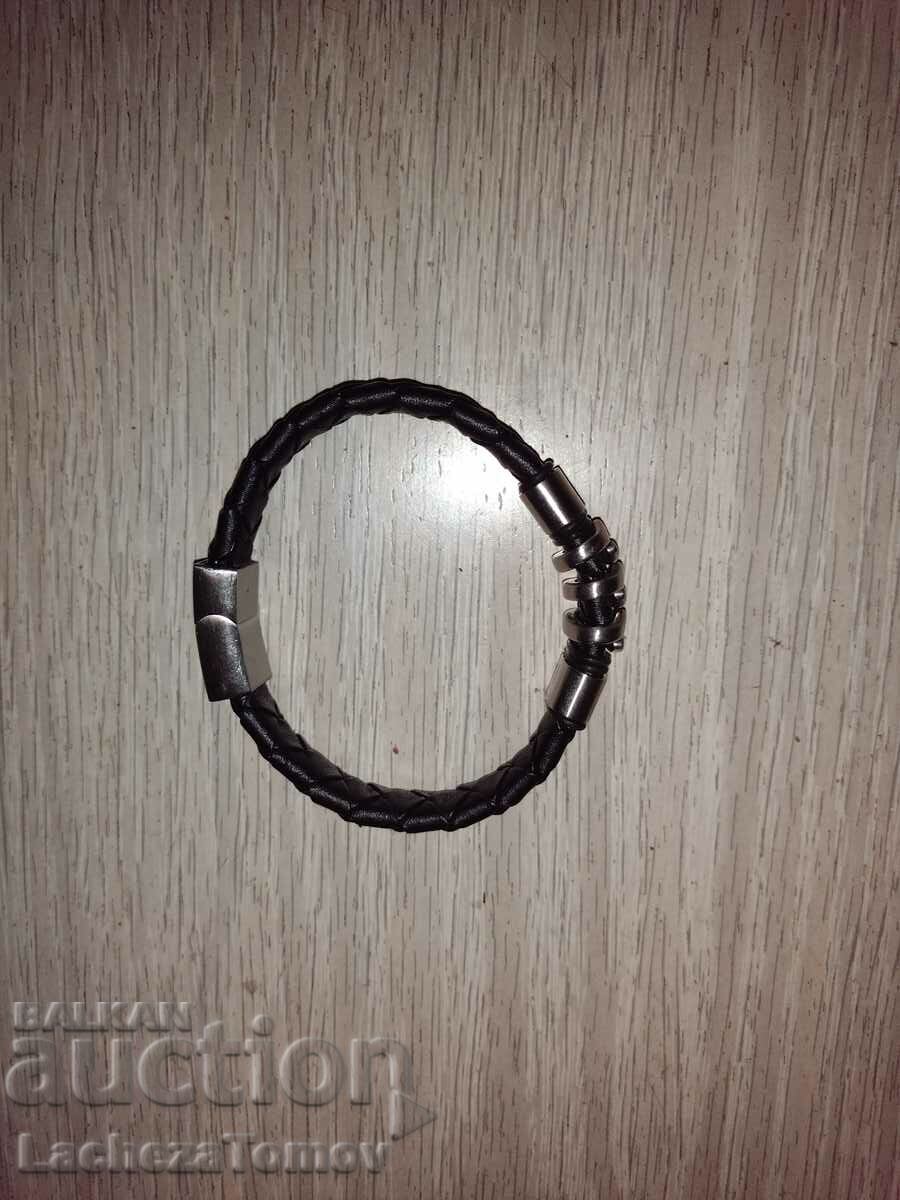Beautiful bracelet Cartier leather and metal perfect condition