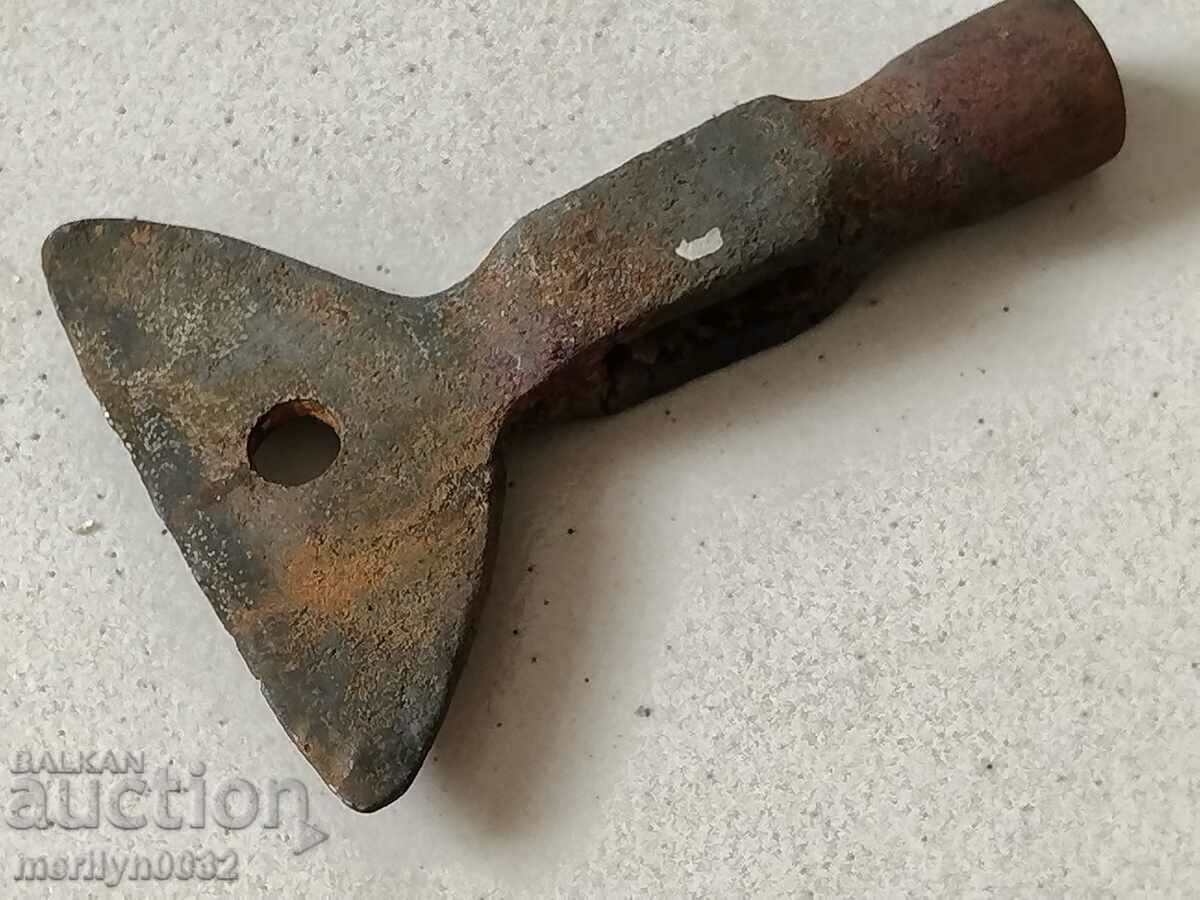 Auction  Old hatchet satyr ax without sap