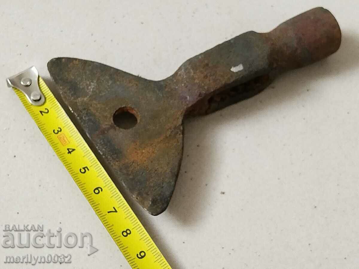 Old hatchet satyr ax without sap - 6