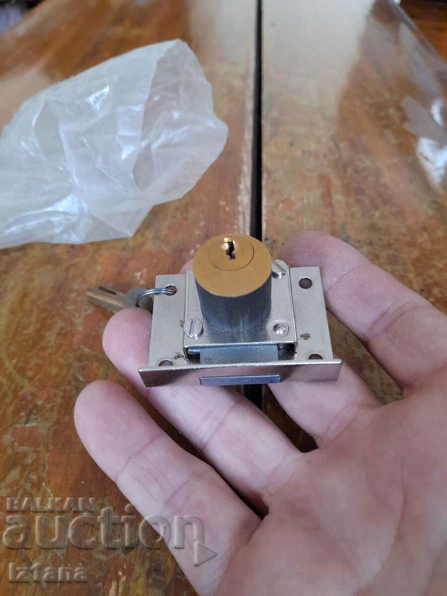 Auction Old lock, padlock Auction Old lock, padlock