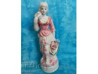 EXCELLENT VINTAGE PORCELAIN FIGURE "FLOWER GIRL"