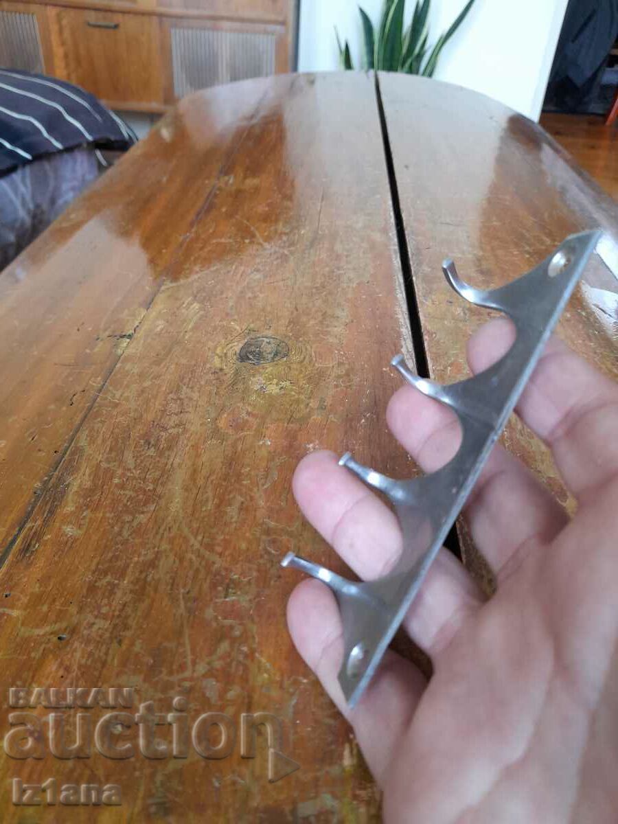 Παράδοση Παλιά κρεμάστρα για πετσέτες