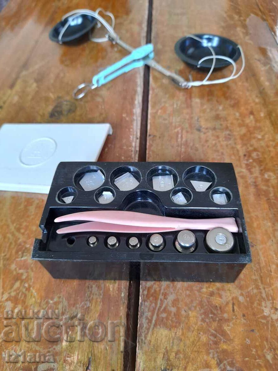 Auction Old scale Auction Old scale