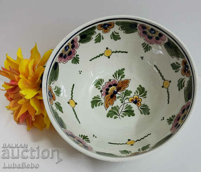 Auction Hand painted Delft porcelain bowl. Auction Hand painted Delft porcelain bowl.
