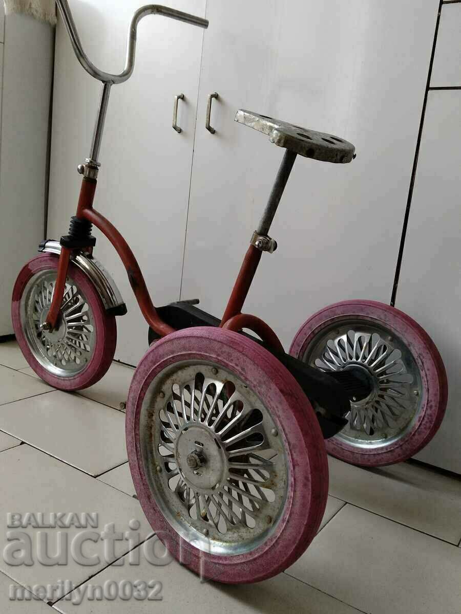 Licitație Bicicletă pentru copii bicicletă triciclu din anii 70 ai secolului XX NRB Licitație Bicicletă pentru copii bicicletă triciclu din anii 70 ai secolului XX NRB