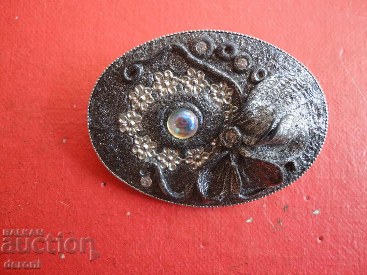 A great brooch with price 10.00 BGN | € 5.11 A great brooch with price 10.00 BGN | € 5.11