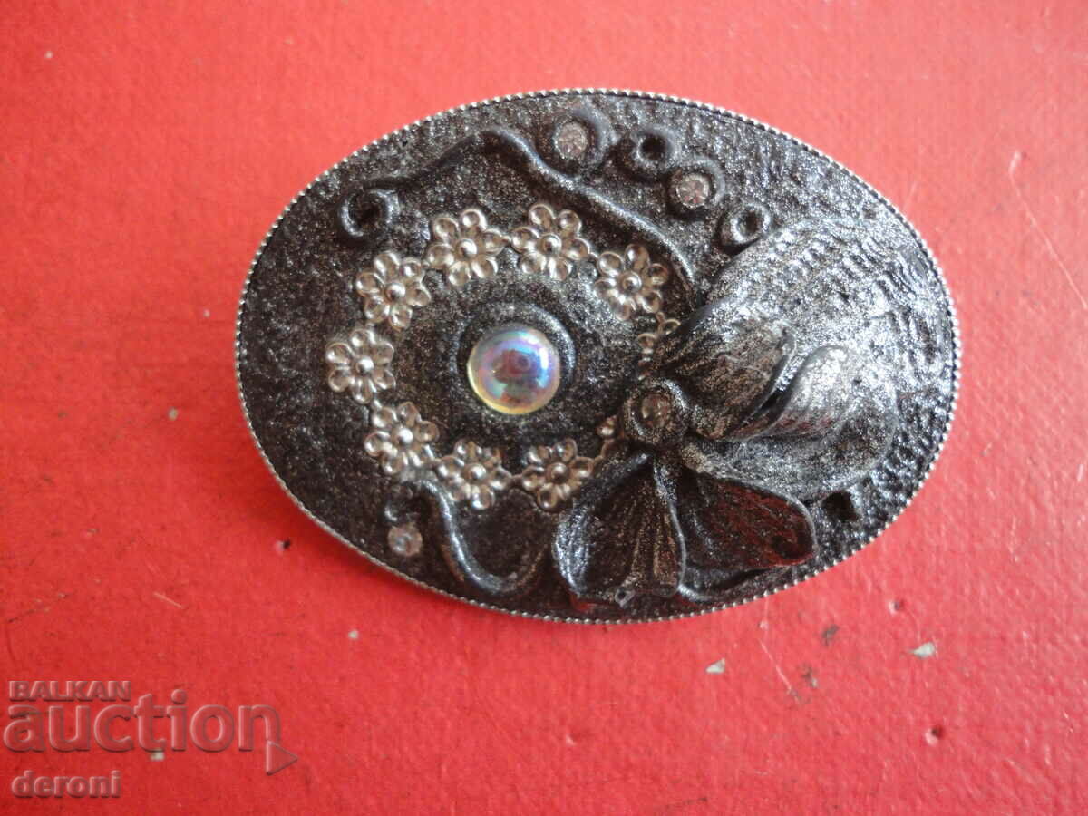 Auction A great brooch Auction A great brooch