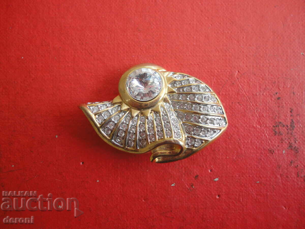 Gold-plated brooch with stones 33 with price 10.00 BGN | € 5.11 Gold-plated brooch with stones 33 with price 10.00 BGN | € 5.11
