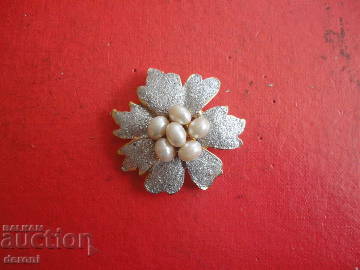 Broșă cu perle placată cu aur 36 - 7 Broșă cu perle placată cu aur 36 - 7