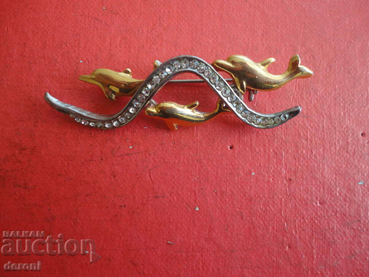 A great gold plated dolphin brooch 38 with price 10.00 BGN | € 5.11 A great gold plated dolphin brooch 38 with price 10.00 BGN | € 5.11
