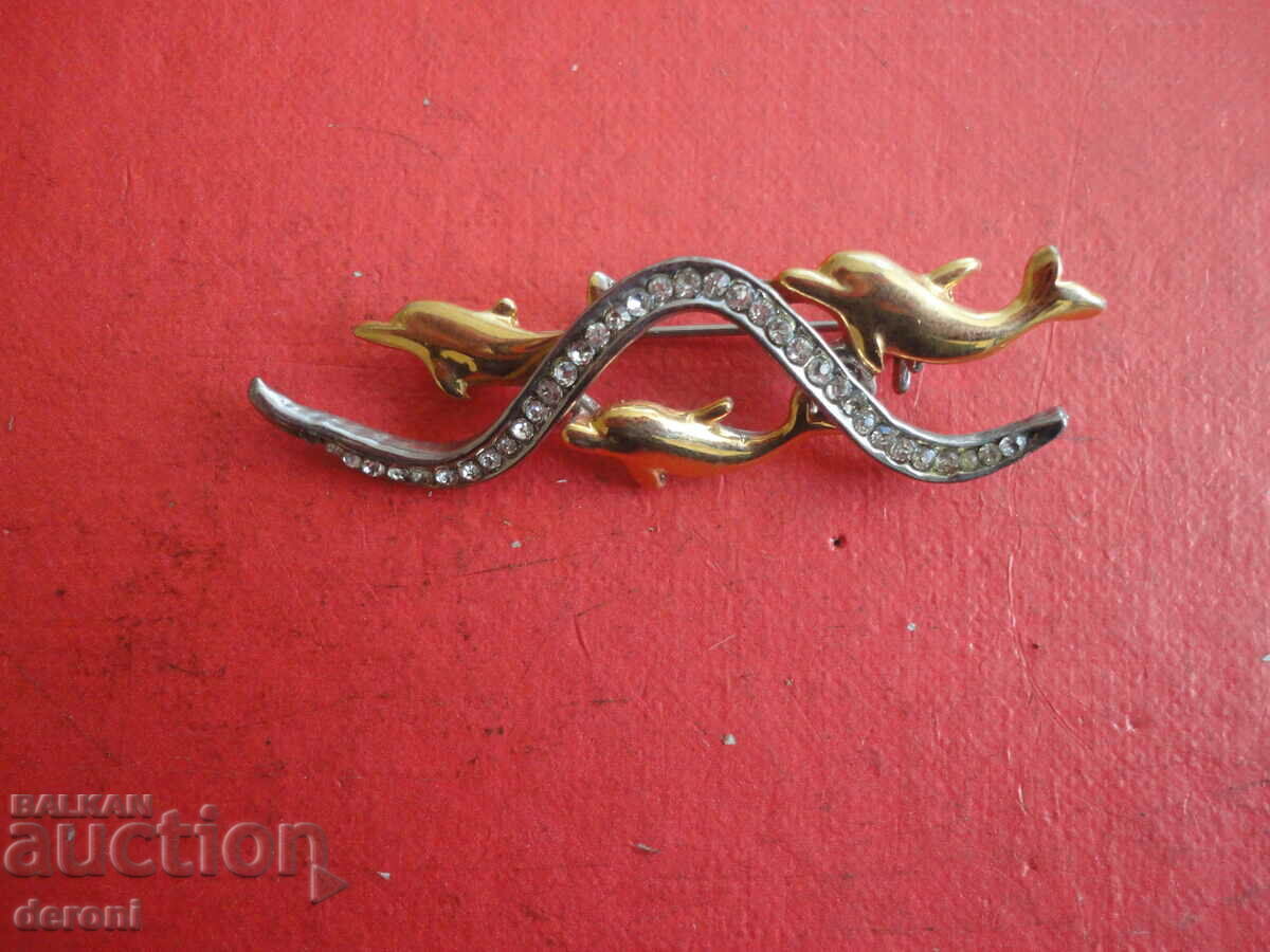Auction A great gold plated dolphin brooch 38 Auction A great gold plated dolphin brooch 38