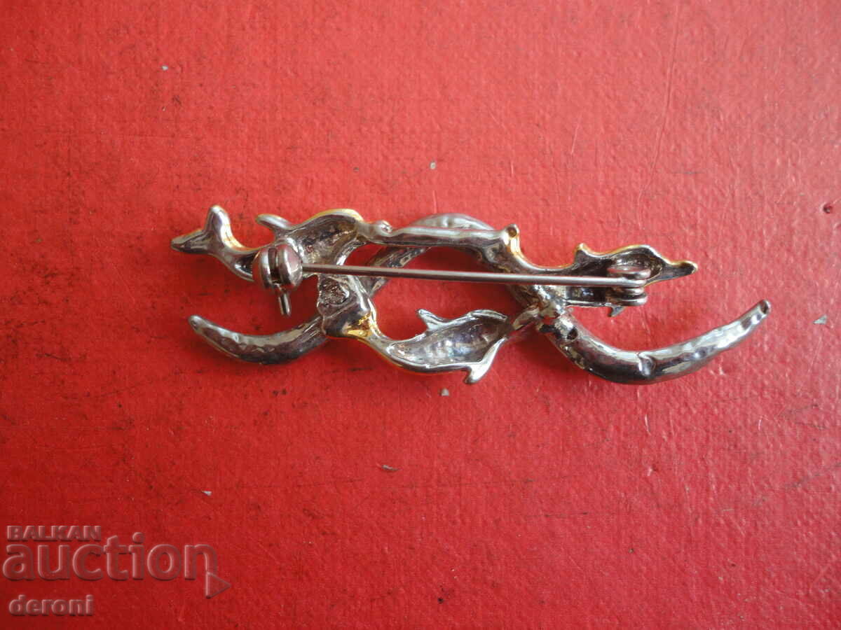 Delivery of A great gold plated dolphin brooch 38 Delivery of A great gold plated dolphin brooch 38