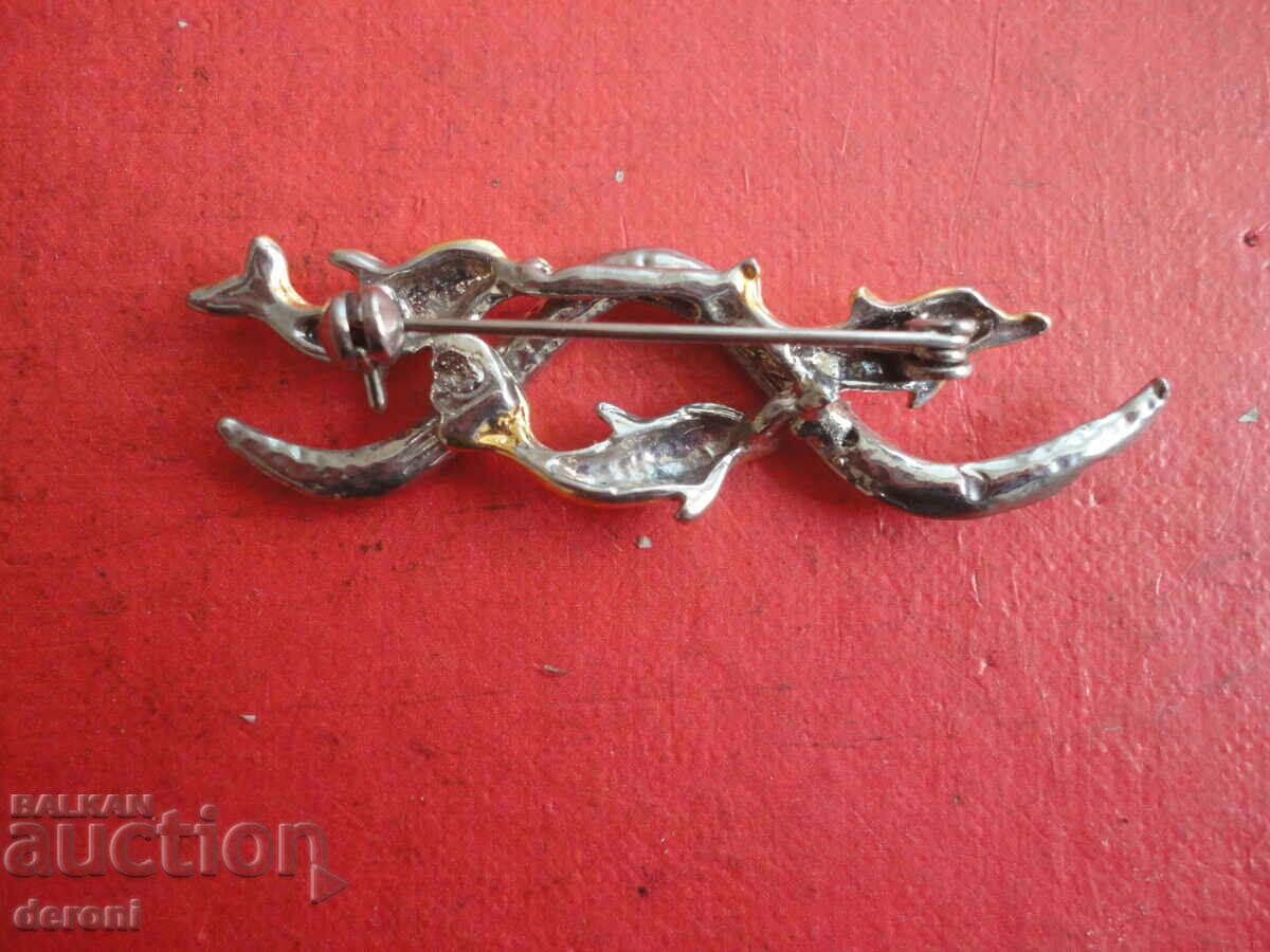 A great gold plated dolphin brooch 38 - 5 A great gold plated dolphin brooch 38 - 5