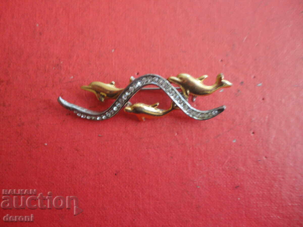A great gold plated dolphin brooch 38 - 6 A great gold plated dolphin brooch 38 - 6