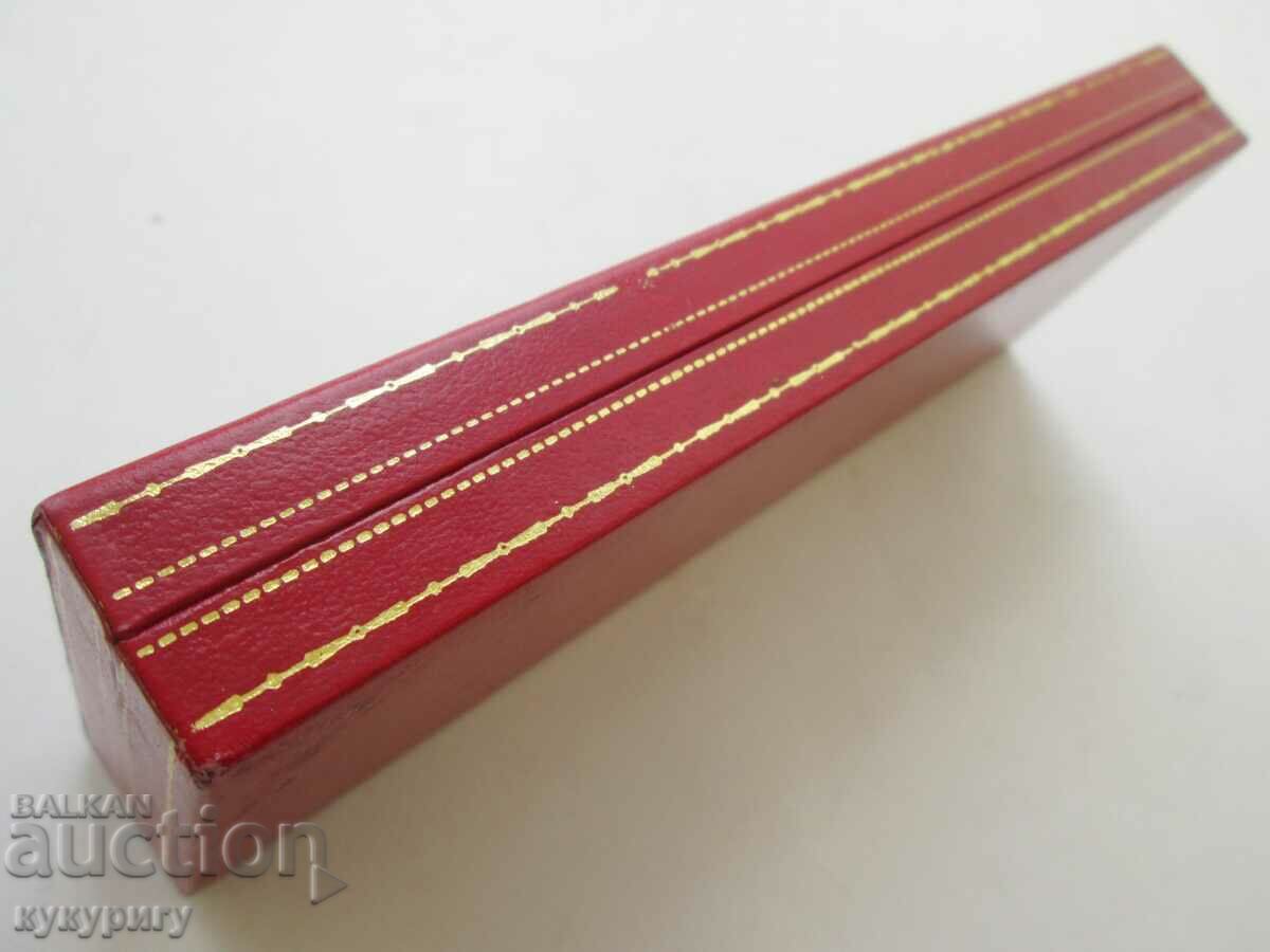 Empty Cartier fountain pen box with price 45.00 BGN | € 23.01