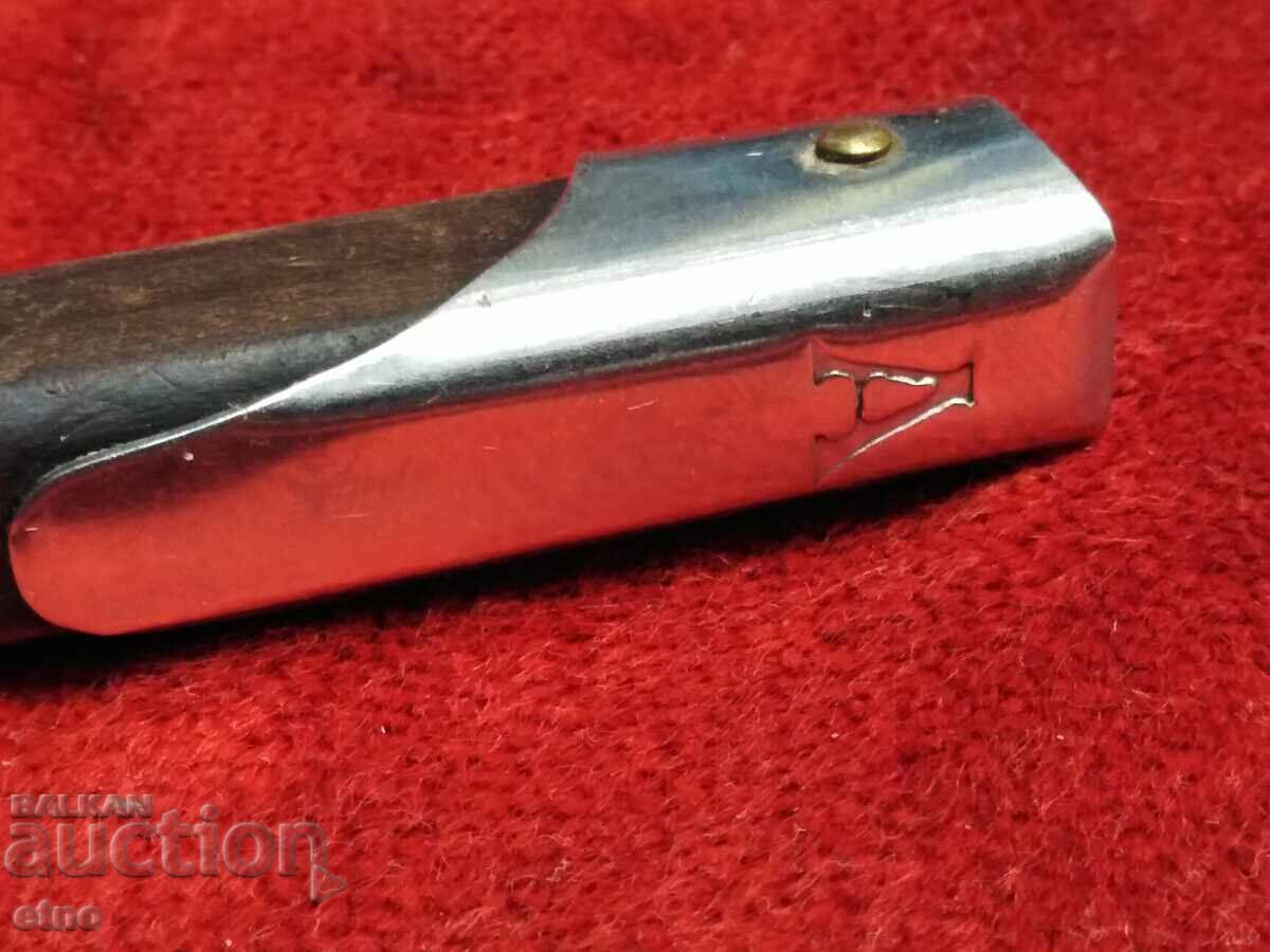 Delivery of OLD KNIFE WITH ARROW MARK Delivery of OLD KNIFE WITH ARROW MARK