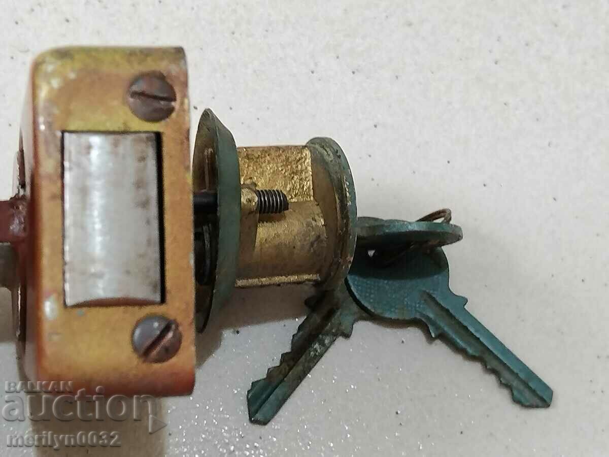 Delivery of Old lock, lock, latch