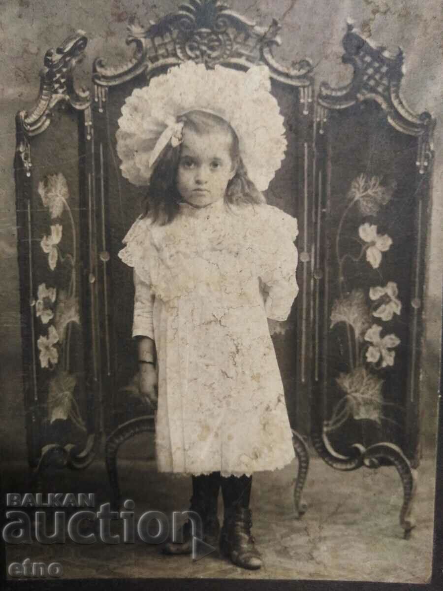 ROYAL PICTURE, PAPERBOARD with price 30.00 BGN | € 15.34 ROYAL PICTURE, PAPERBOARD with price 30.00 BGN | € 15.34