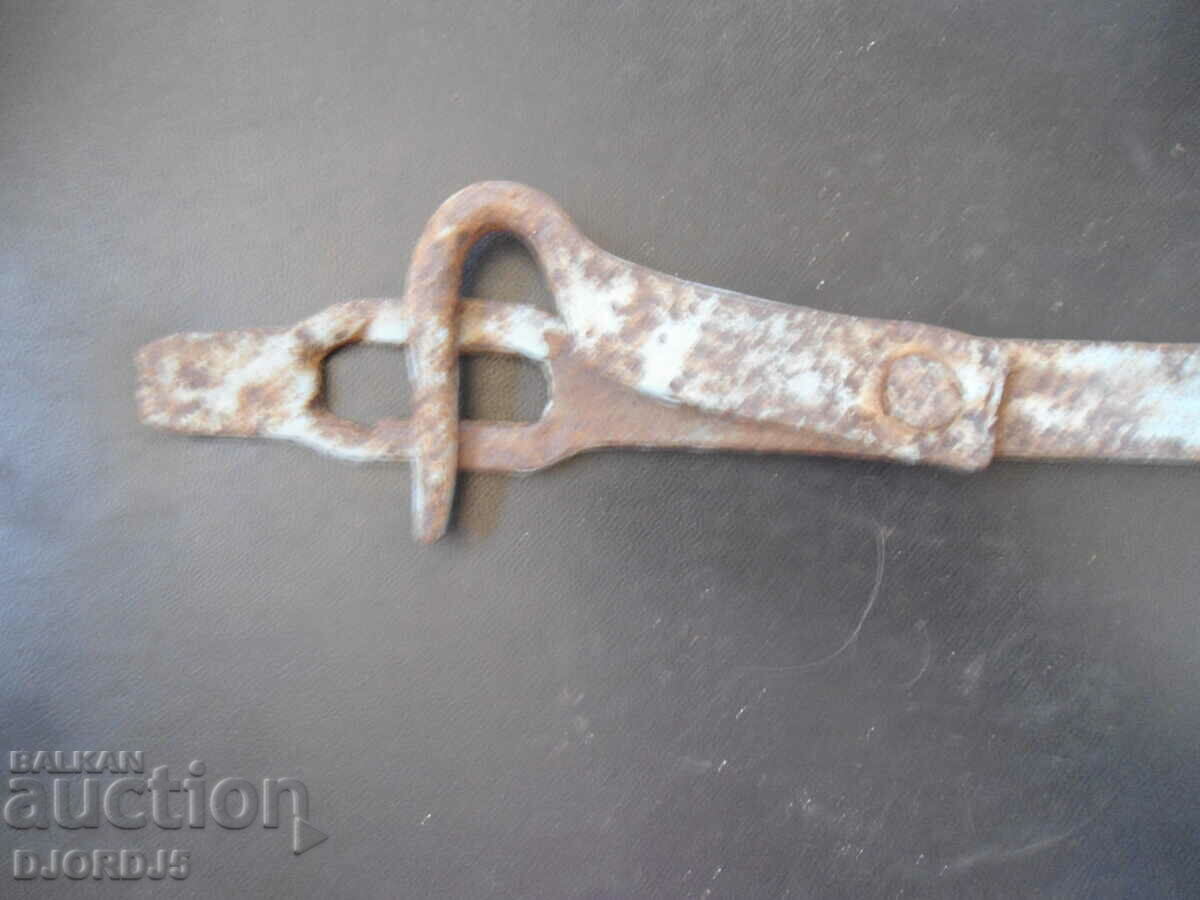 Auction  Old forged latch, gate