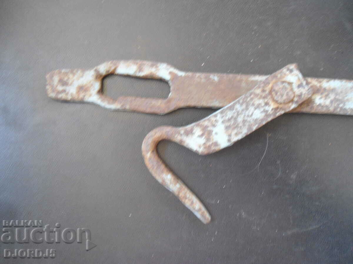 Delivery of Old forged latch, gate