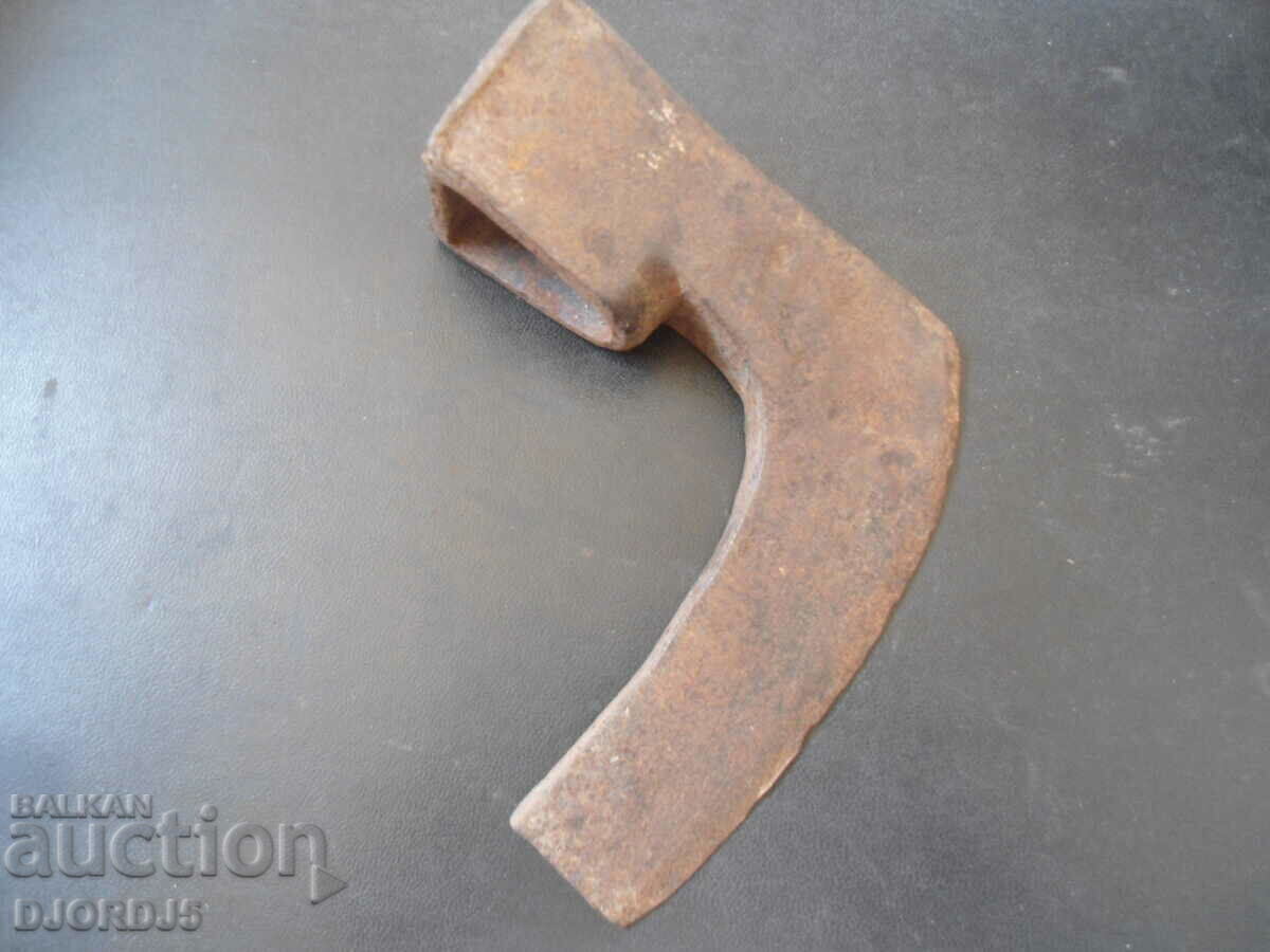Old ax, axe, 1,140 kg. with price 7.00 BGN | € 3.58 Old ax, axe, 1,140 kg. with price 7.00 BGN | € 3.58